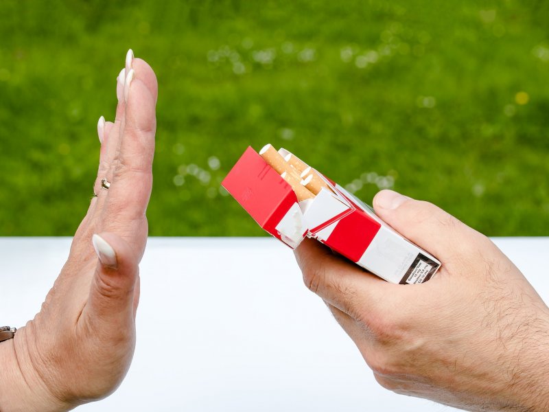 https://pixabay.com/fr/photos/non-fumeur-bo%C3%AEte-de-cigarette-2383236/